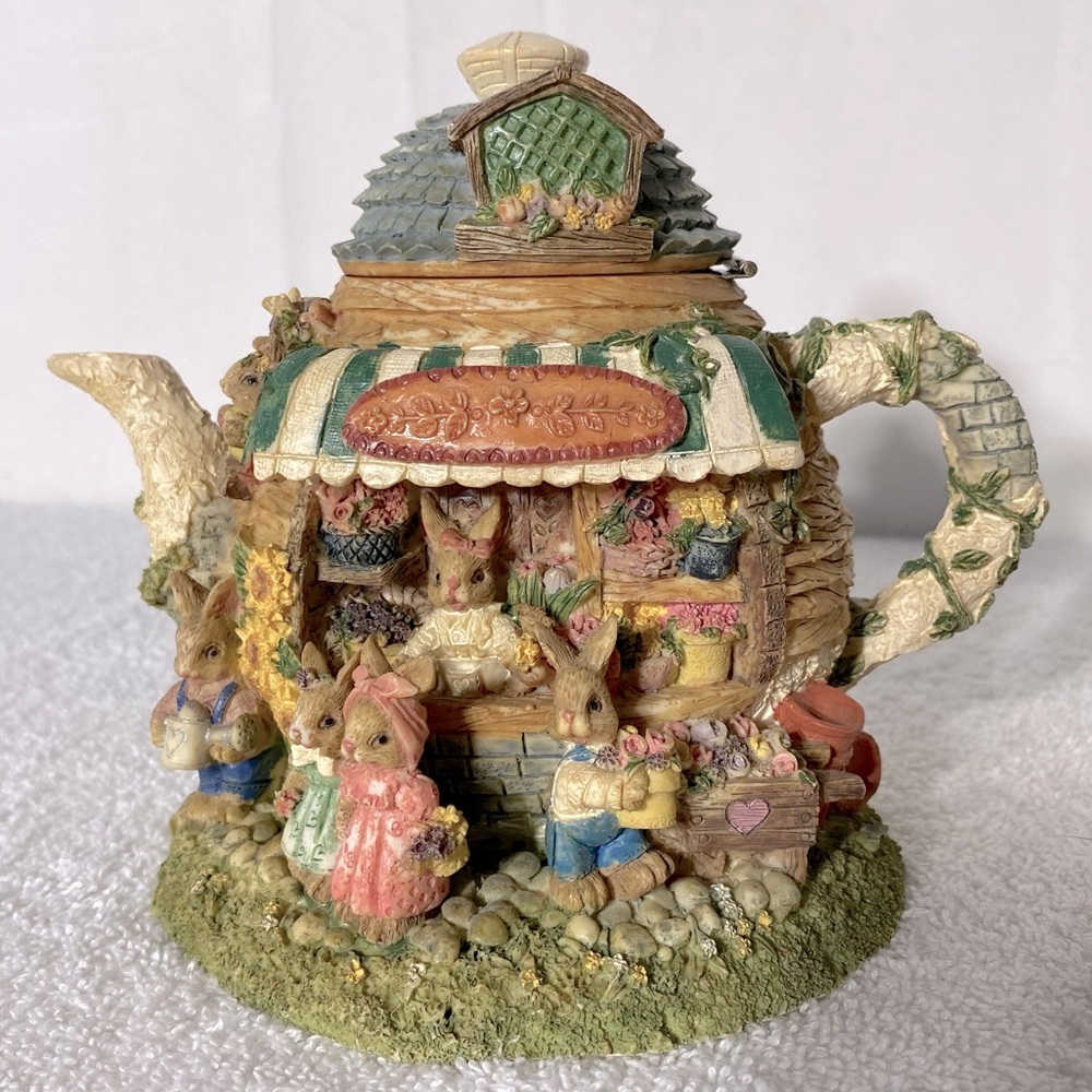 Vintage Rabbit Garden Store Teapot Coin Bank Piggy Bank Figurine